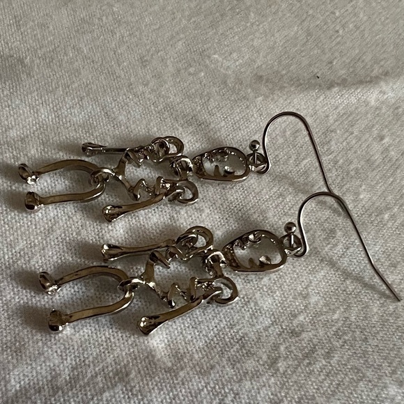 ‼️BOGO SALE‼️💀👻🎃 SHEIN Halloween Spooky Silver Dangly Skeleton Earrings - Picture 4 of 6